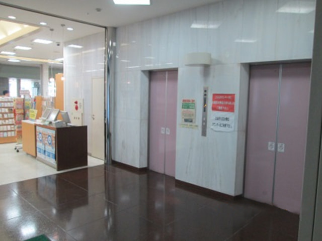 東いちょう通り側入口エレベーター